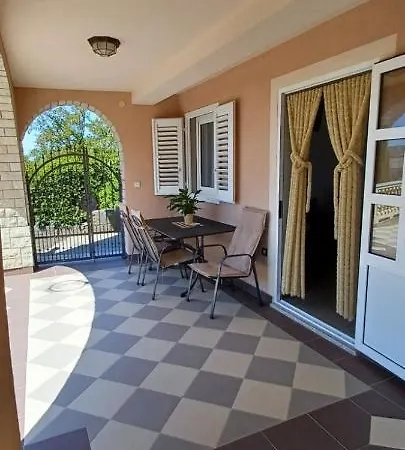 Nizic Apartment Jadranovo